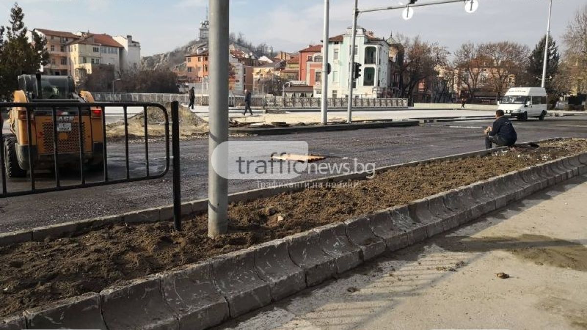 След откриването на Пловдив 2019: Новите плочки по булеварда вече са изпочупени (СНИМКИ)
