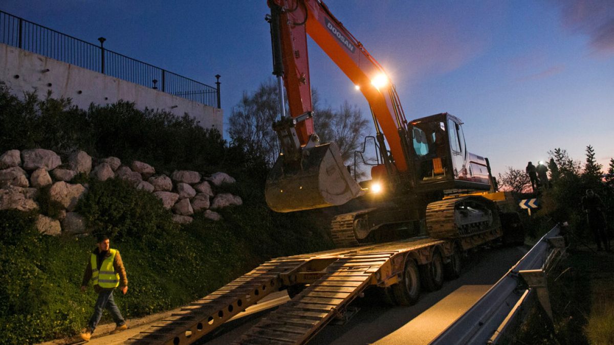 Ситуацията със затрупаното бебе в Испания става все по-драматична 