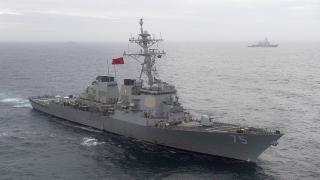 Назрява екшън: US разрушителят "Доналд Кук" навлезе в Черно море, руски стражеви кораб тръгна по петите му