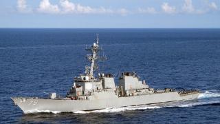Ескадреният миноносец „Доналд Кук“ пристига за операция в Черно море