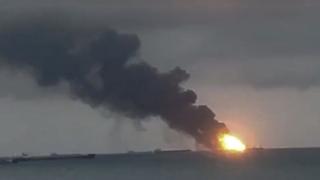 Кошмарът в Черно море продъжава! Танкерите не спират да горят, а труповете на загиналите вече са... (СНИМКИ/ВИДЕО)