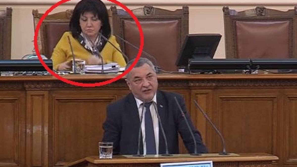 Караянчева направи нещо интересно и незабелязано пред очите на депутатите (СНИМКИ)