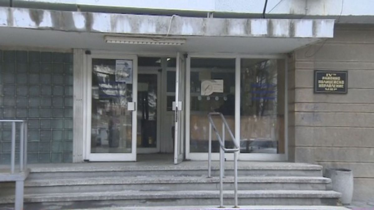 Извънредно! Тече спецакция срещу столични полицаи
