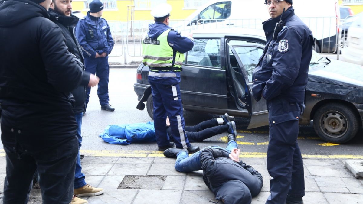 Само в БЛИЦ! Двама бандити искали да запалят полицейско управление! МВР и прокуратурата спряха опит за касапница!