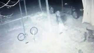 Нагъл крадец сви детско колело от двор в Криводол, но това, което направи после, ще ви изуми (ВИДЕО)