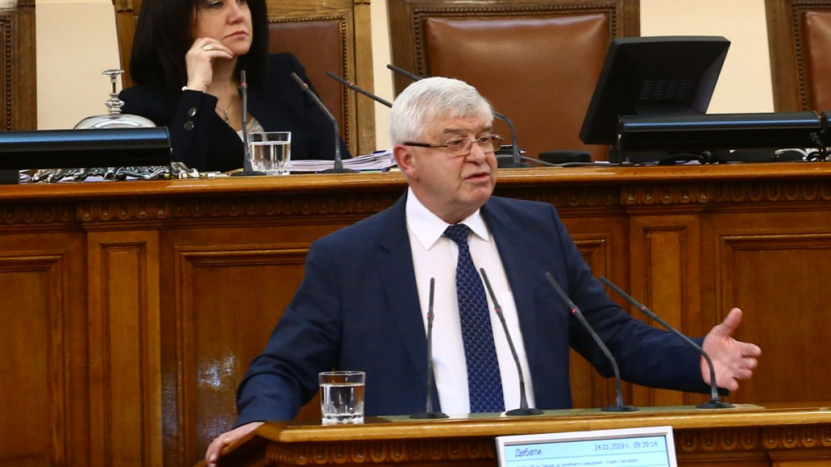 Здравният министър: Ваксината не е враг за децата