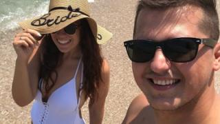 Бомба в БЛИЦ! Скандални СНИМКИ от охолния живот на едно от подкупните столични ченгета, прибирали "такса спокойствие"! 