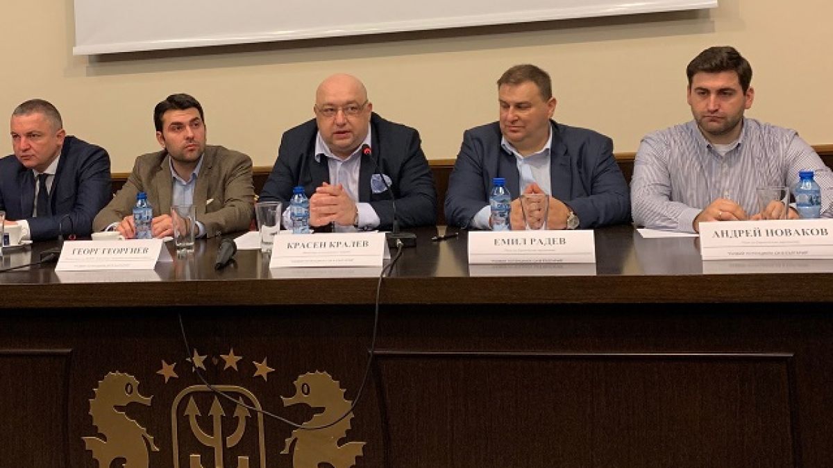 Министър Кралев със силни думи по време на важна конференция: Aко младите хора напускат страната, то България няма бъдеще!