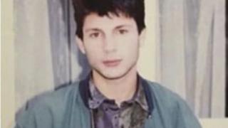 Загадка в мрежата: Кой известен български певец е на тази СНИМКА, от преди 27 години?