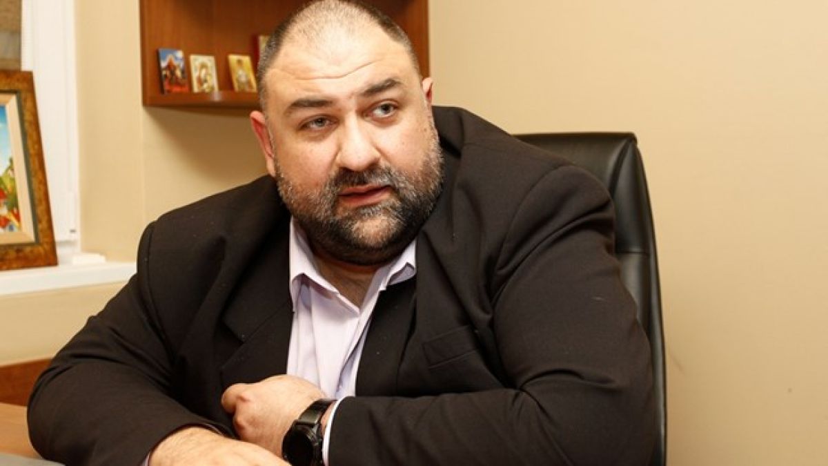 Мъж остави два трупа на тротоар във Велико Търново, а сега броди след нас! 