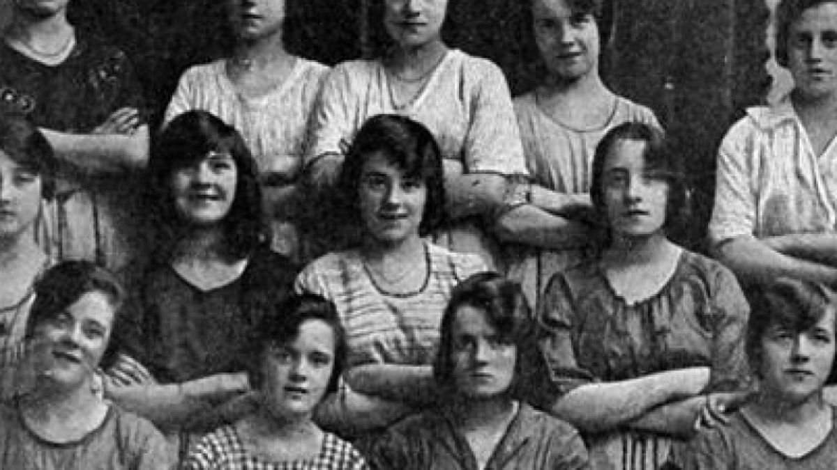 СНИМКА от 1900-а във Великобритания шокира и плаши заради нещо много зловещо