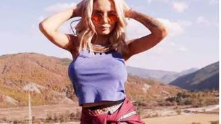 Грахич удари дъното! Рекламира се с чисто гола СНИМКА 18+! 
