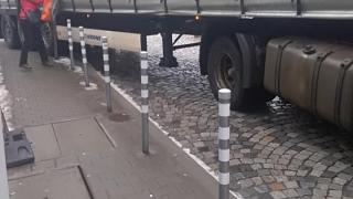 Само в БЛИЦ! Цялата мрежа се чуди и мае на простотията, която шофьор направи в София (СНИМКИ)