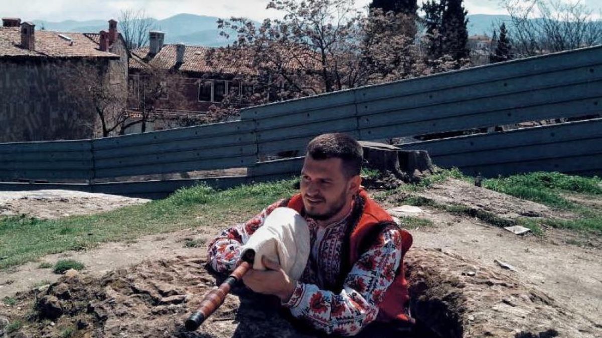 Пловдивски гайдар свали 35 килограма с глад, за да стане пожарникар (СНИМКИ)