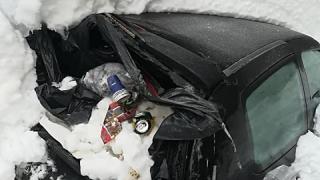 Безумие в Пампорово! Сняг затрупа кола, а когато я отринаха, се оказа пълна с...  (СНИМКА)