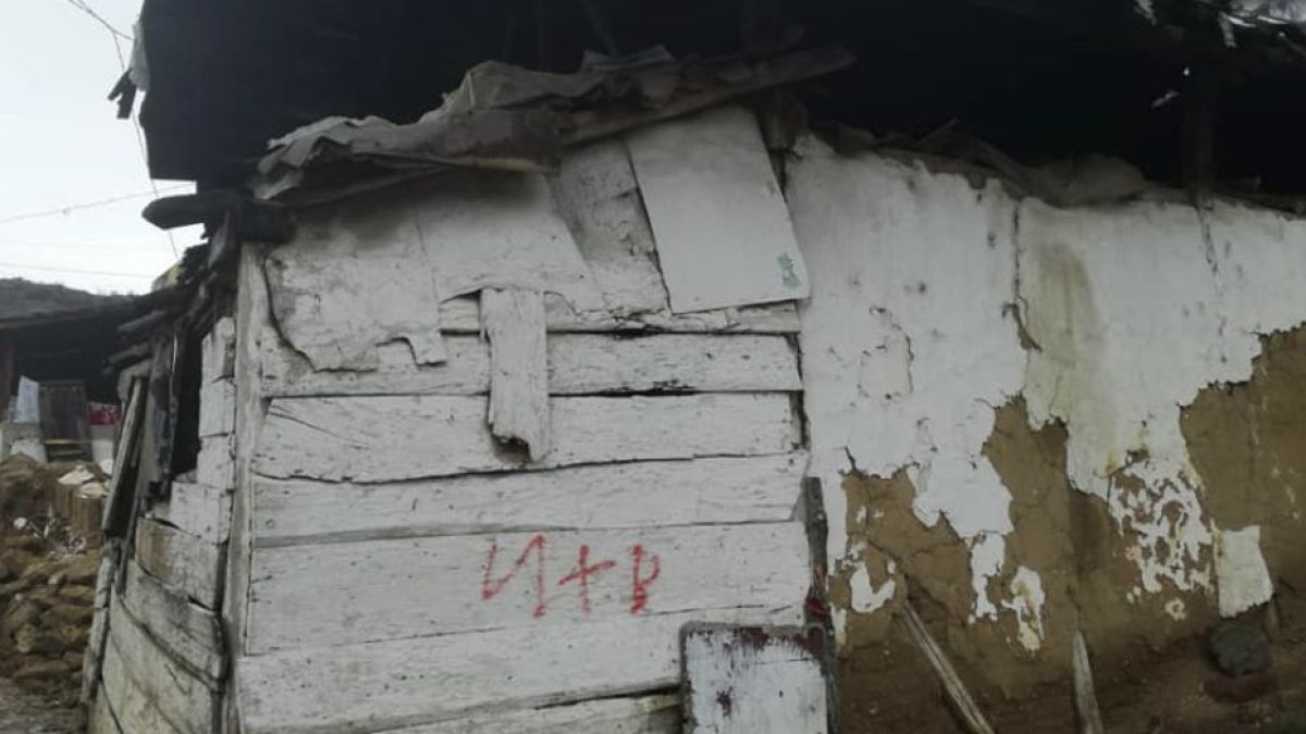 Първи СНИМКИ на къщата, която за малко не уби малко момченце 