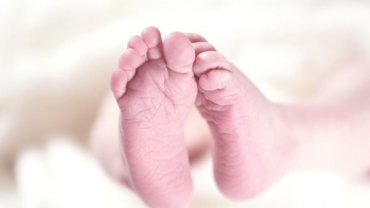 Чудо в Разлог! Жена, висока 1.40 м роди по нормален начин бебе с тегло 4.3 кг
