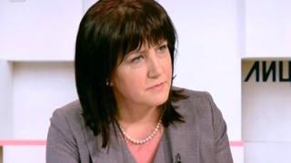 За аферата "Ало, Банов съм": Караянчева припомни скандален случай с автобусни спирки в Самоков