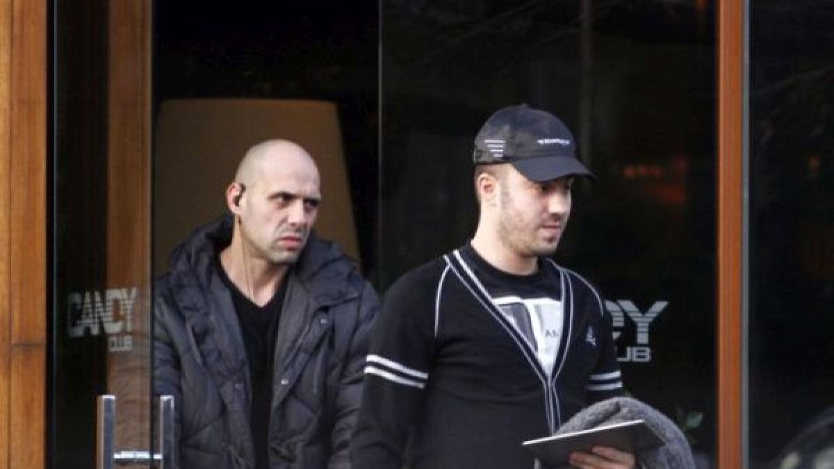 Стайко Стайков си хванал такси по къси гащи и блузка в студа, а гардът му... 