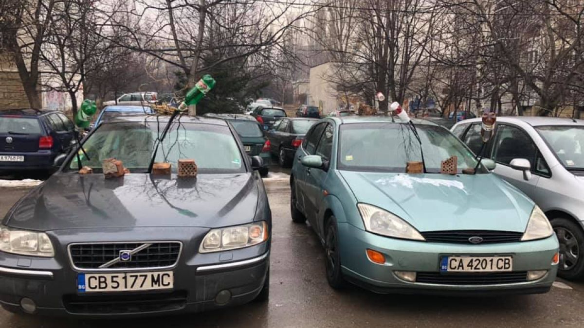 Столични шофьори пред инфаркт, когато видяха колите си тази сутрин пред блока (СНИМКИ)
