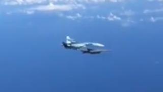 Екшън в небето: Руски Су-27 грубо изтласка изтребител на НАТО (ВИДЕО)