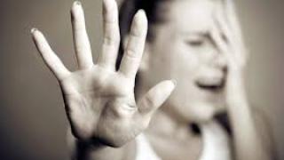 Отвратително! Три 15-годишни момичета изнасилиха съученичка пред камера 