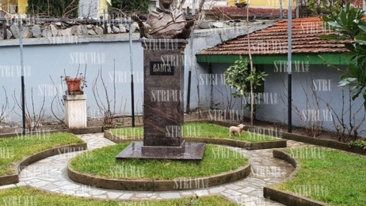 Свято място в Петрич събира бездетни жени! Писма до Ванга сбъдват мечти (СНИМКИ)