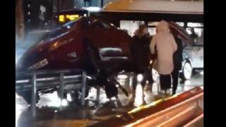 Ексклузивно в БЛИЦ! Адско меле с червена Тойота на столичния бул. "Симеоновско шосе", гледката е страшна! (ВИДЕО)