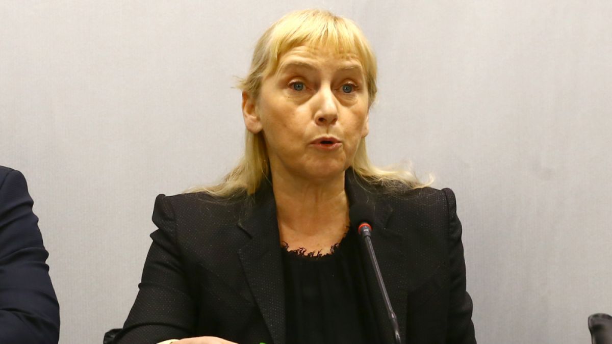 Йончева с нови детайли за случая „Ало, Банов съм“