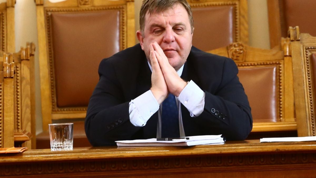 Каракачанов гневен: Не приемам упреци от този или от онзи