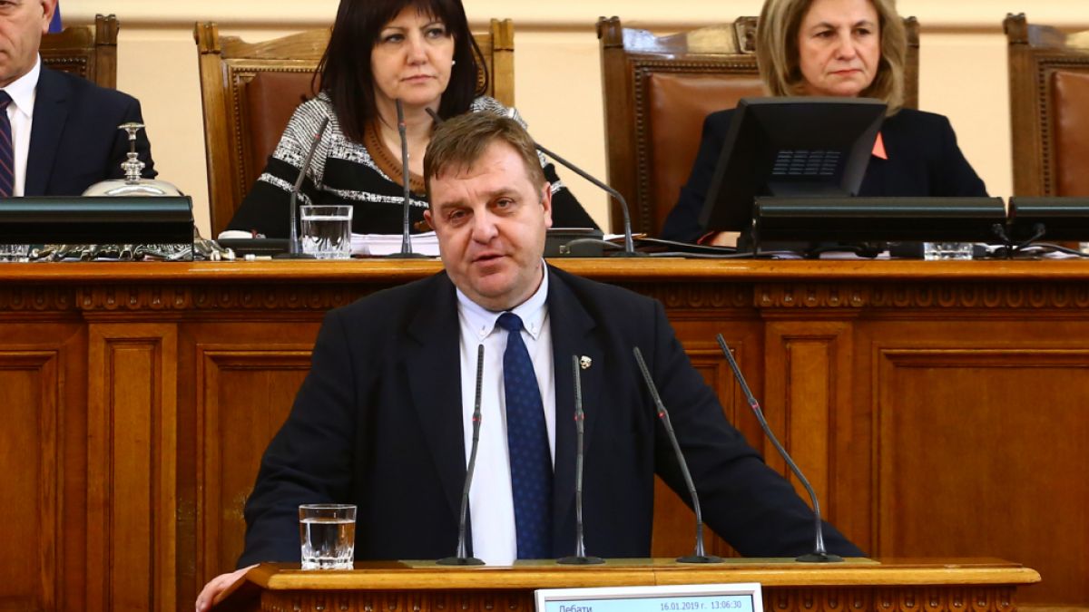 Каракачанов към Скопие: Първо прочетете Паисий - "Поради що се срамиш да се наречеш българин"?