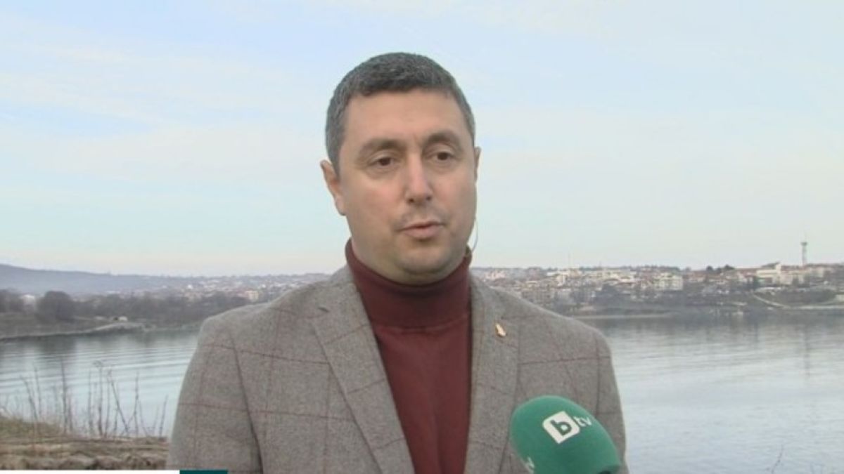 Кметът на Царево каза как може да се реши проблемът със застрояването по плажовете 