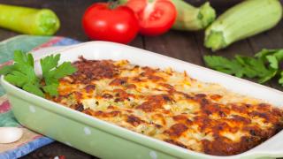 Гърция и Македония пак се хванаха за гушите! Този път за... мусака 