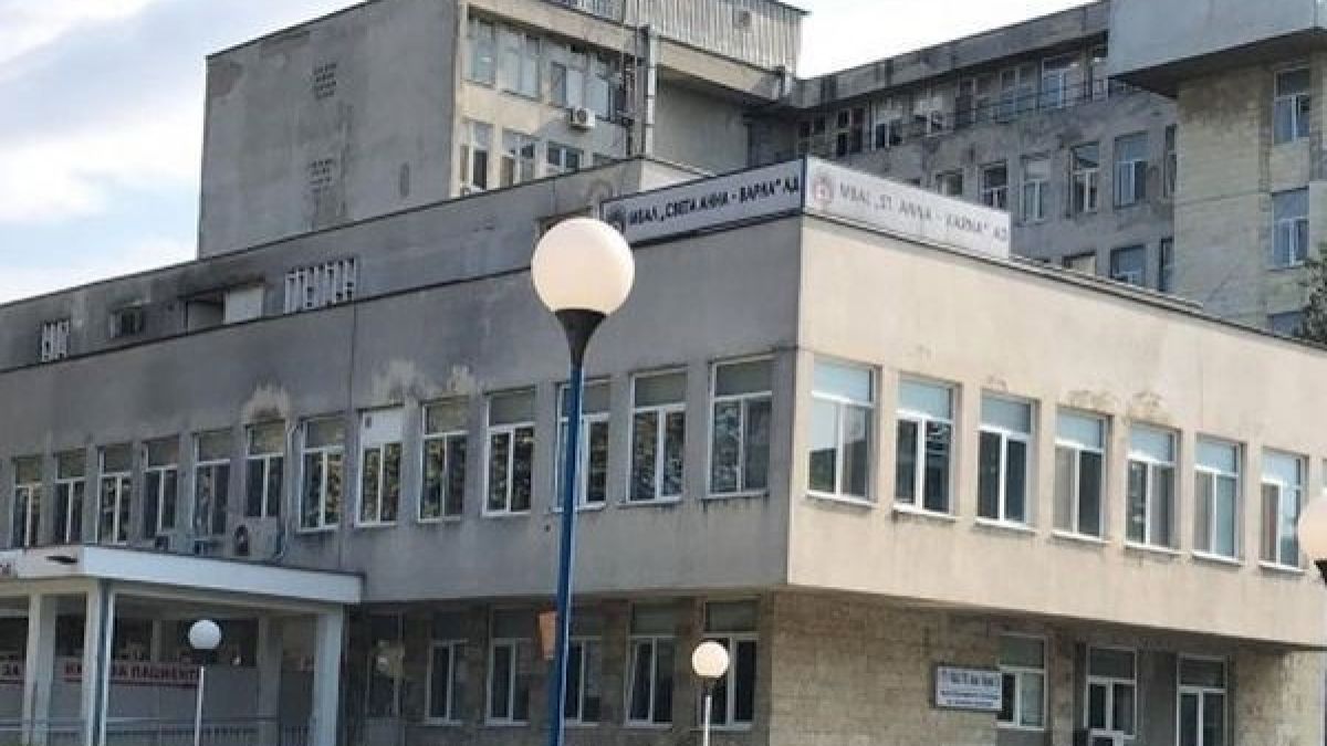 Тъмни облаци надвиснаха над главата на майката на малкото момченце, което загина след полет на 3-ия етаж на болница 