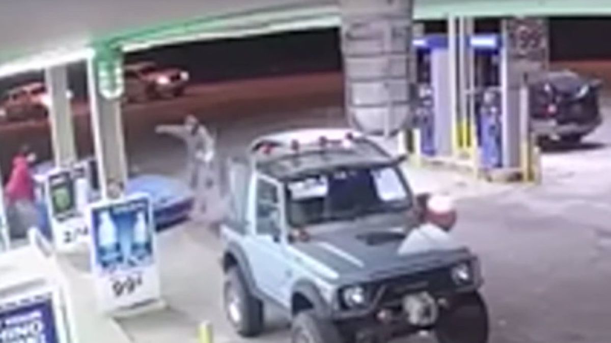 Крадци се вмъкнаха в кола, но няма да повярвате защо не я откраднаха, а избягаха (ВИДЕО)