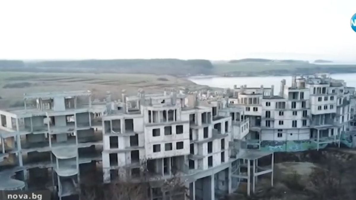 „Призрачният град” на българското Черноморие гние край Царево (СНИМКИ/ВИДЕО)