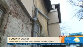 Гнусни семейни войни и фекалии се леят на метри от жълтите павета в София (СНИМКИ)