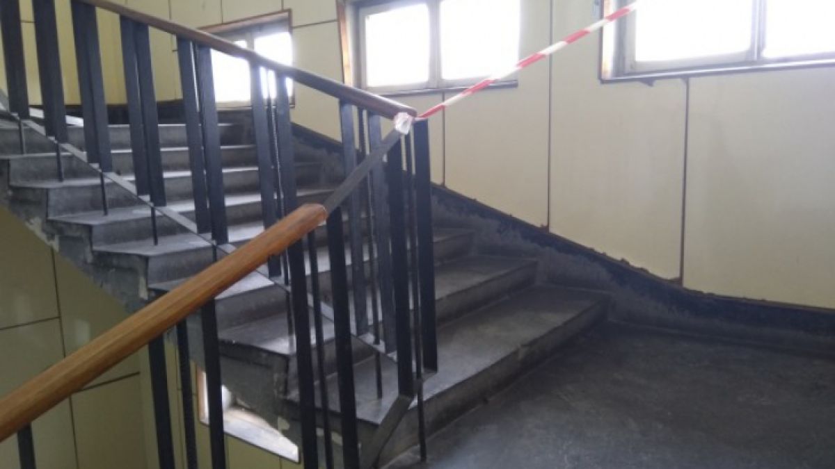 За смъртта на 2-годишното дете, полетяло от от 3-ия етаж на варненската болница, може да се окажат виновни... родителите