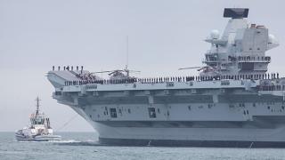 И замириса на война: Гигантски британски десантен кораб с алфа командоси хвърли котва на 50 мили от Венецуела