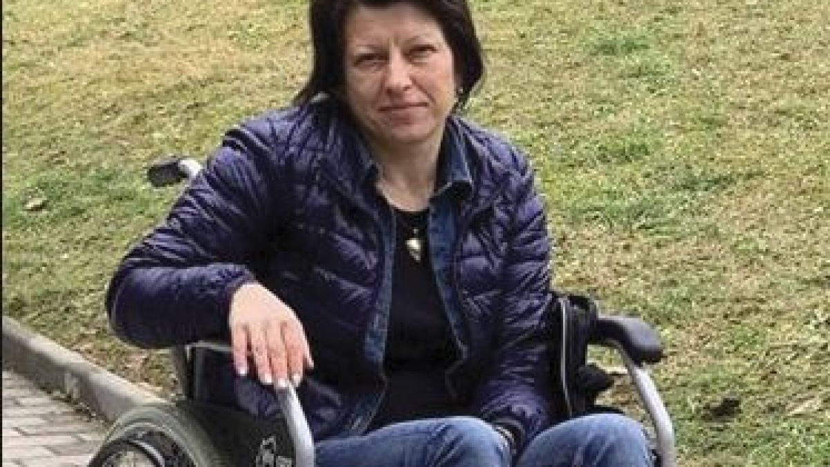 Мистериозната болест на Филипина озадачи лекарите! През деня е прикована към инвалидния стол, но падне ли мрак...