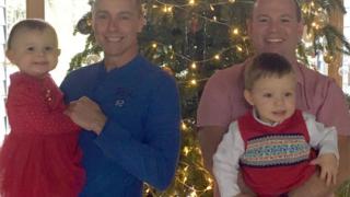 Американка забременя едновременно от двама английски хомосексуалисти и им роди 2 бебета