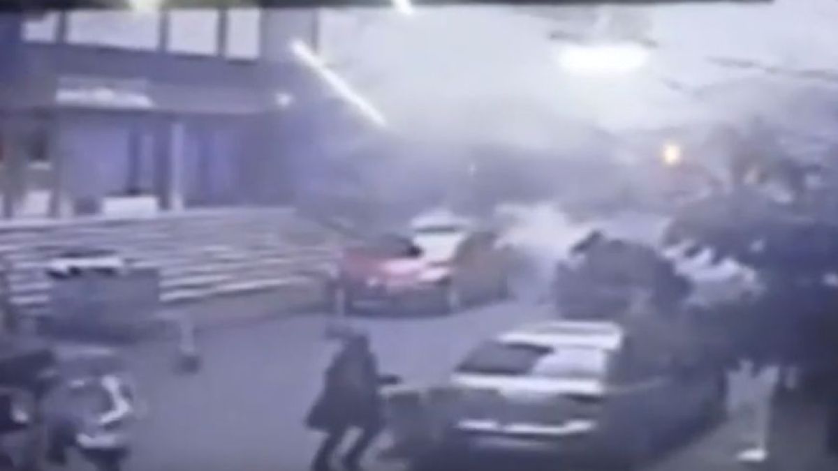 Зловещо ВИДЕО запечата рухването на 6-етажния блок в Истанбул, броят на жертвите расте