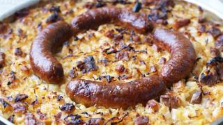 Зимна вкусотия: Това кисело зеленце по добруджански с наденички е любимо на всички вкъщи! (СНИМКИ)