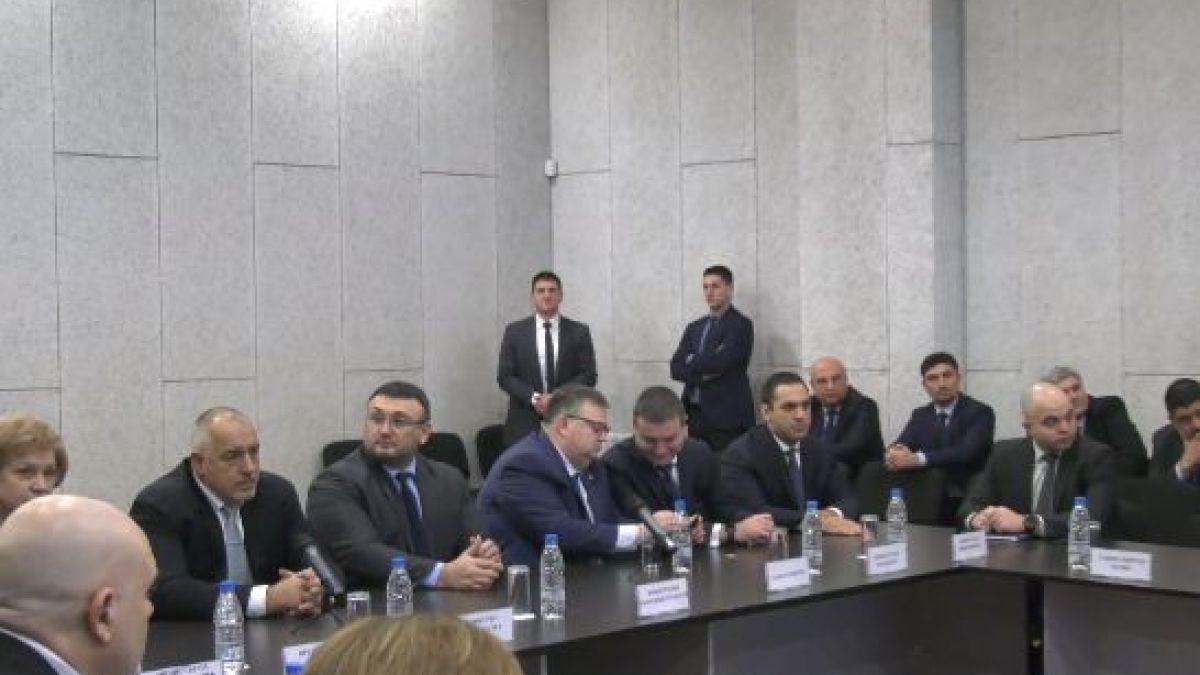 Борисов показва нагледно как ще се следят горивата и обяви защо досега не е имало ефект (СНИМКИ)