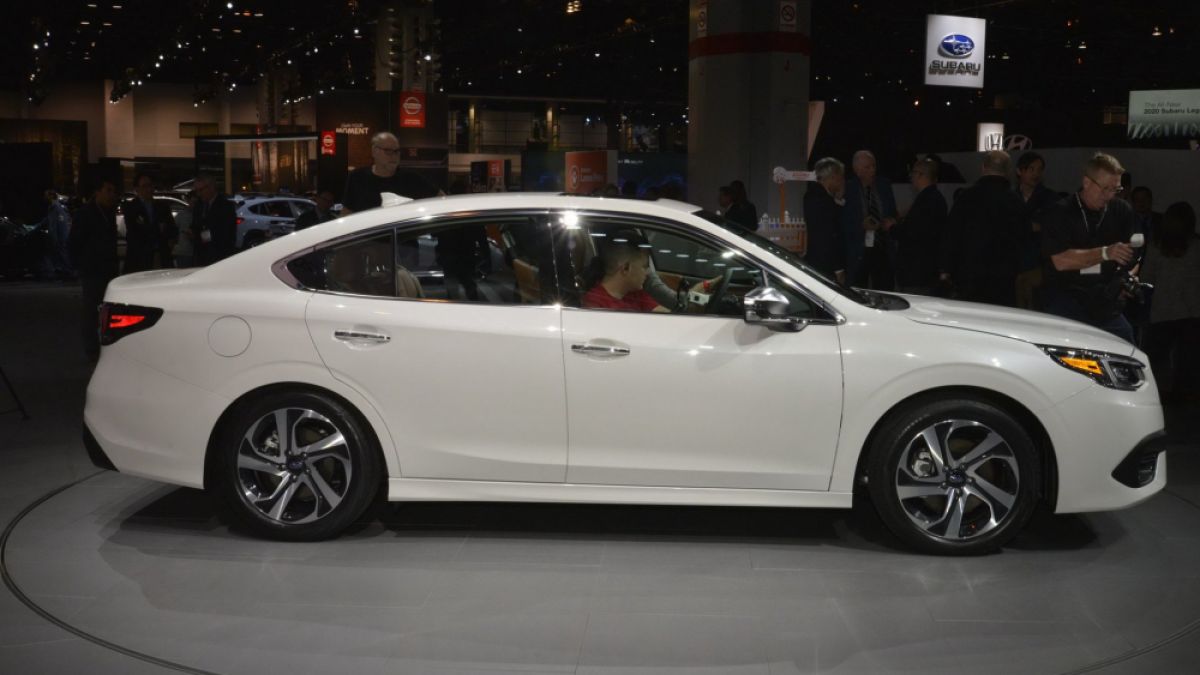 Subaru представи своя най-впечатляващ седан - СНИМКИ и всички подробности