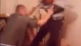Бой на пияни руснаци стана хит в интернет, някои гледат ВИДЕОТО и по 10 пъти