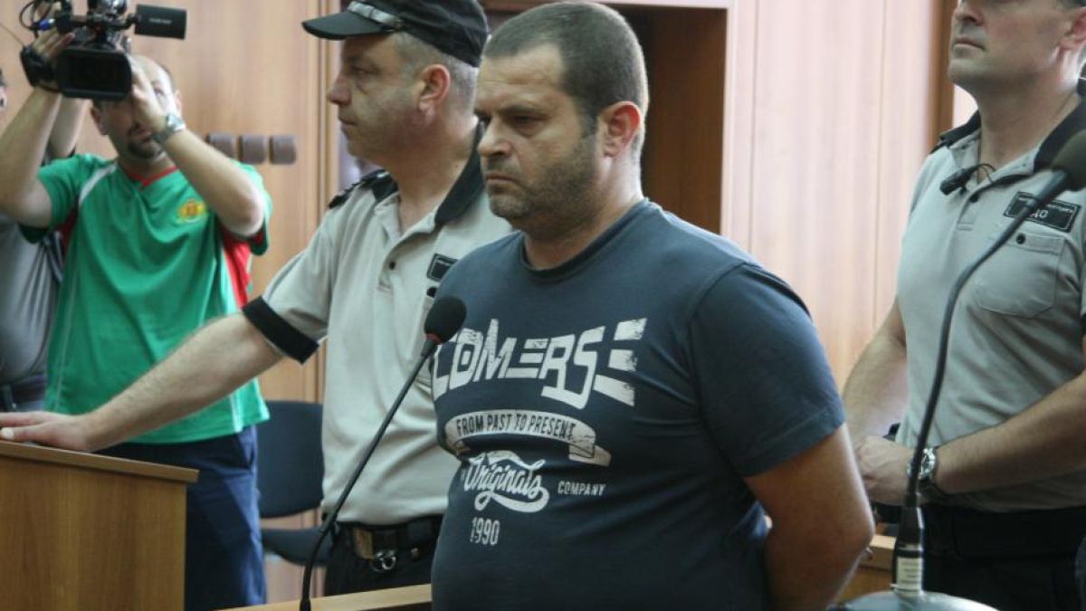 Тежки часове за Илия, обвинен за изнасилване и убийство на доцент, който си поискал секс и пари от студентката Иванка 
