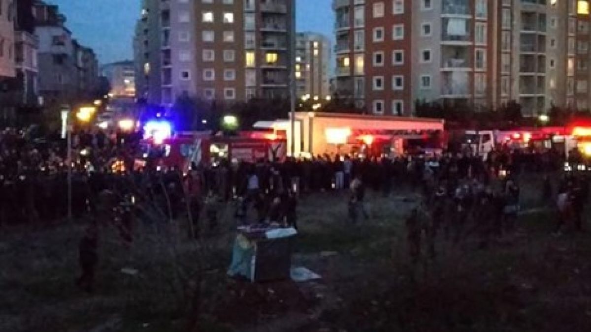 Военен хеликоптер се разби в Истанбул, спасители вадят труповете (СНИМКИ/ВИДЕО)