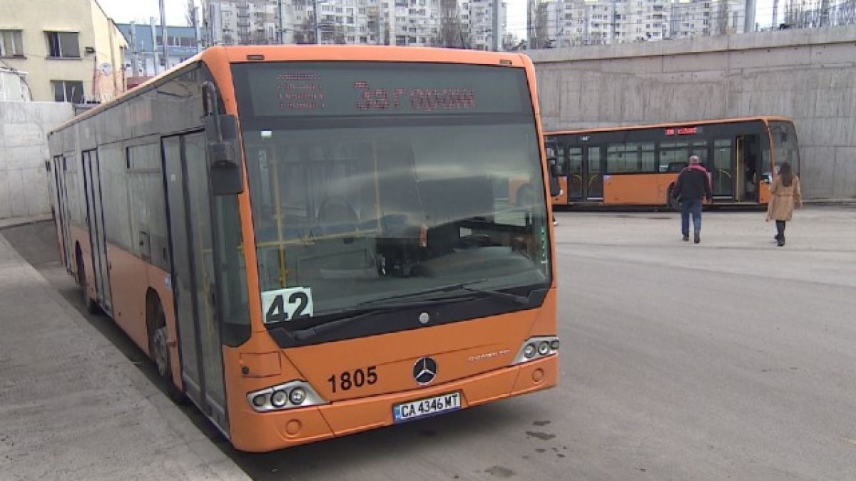 Катастрофиралият в София шофьор на автобус работел като роб по 14 дни без почивка
