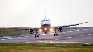 Известна авиокомпания уволни пилоти заради расизъм